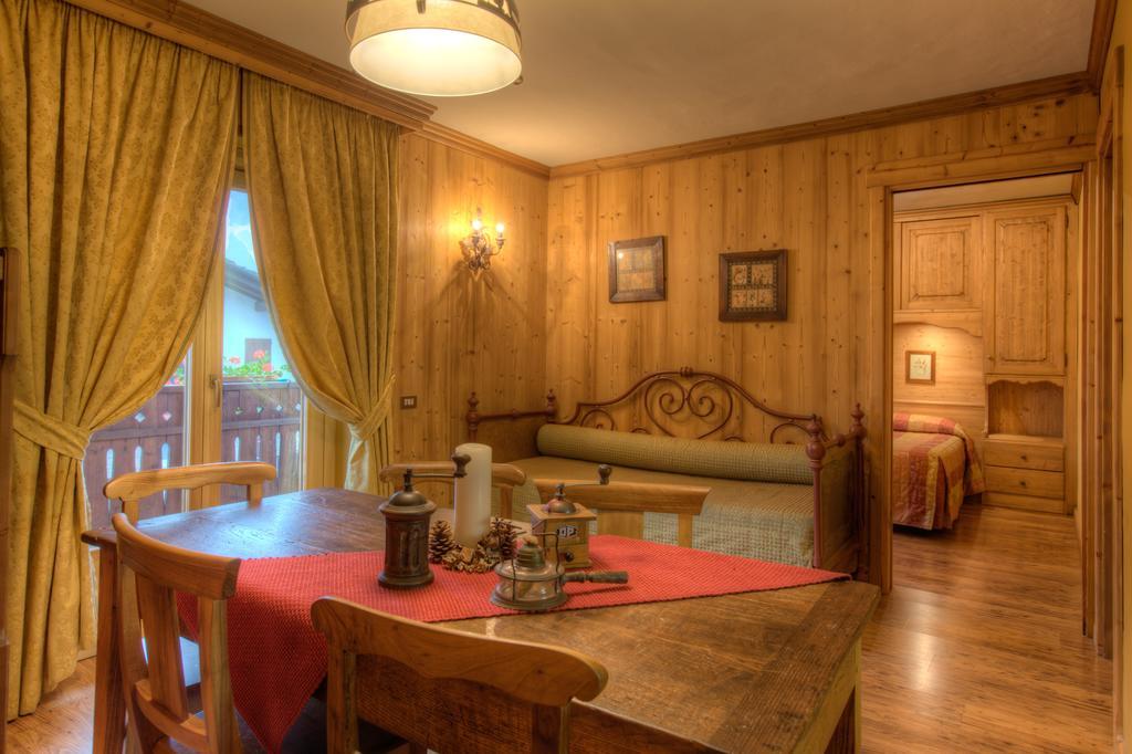 B&B Residence Checrouit Courmayeur Quarto foto