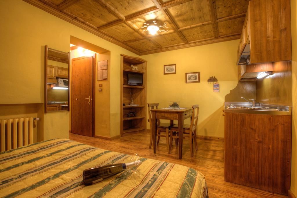 B&B Residence Checrouit Courmayeur Quarto foto