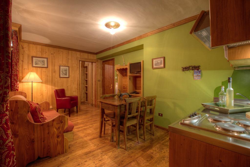 B&B Residence Checrouit Courmayeur Quarto foto