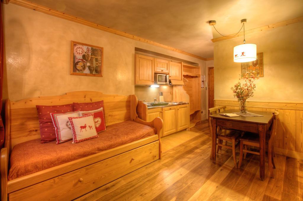 B&B Residence Checrouit Courmayeur Quarto foto