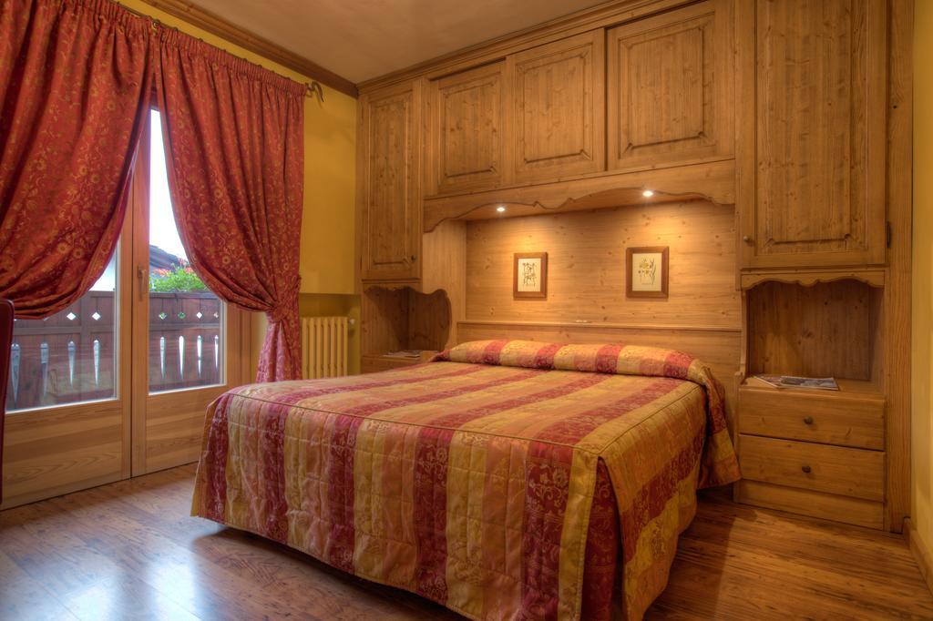B&B Residence Checrouit Courmayeur Quarto foto